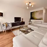 Apollis Business&budget By Ambiente * Pressburg