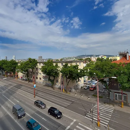 Апартаменты Apollis Business&budget By Ambiente